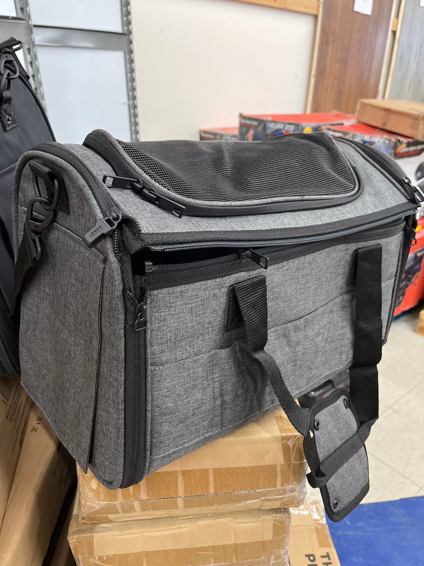 Medium pet carrier - grey