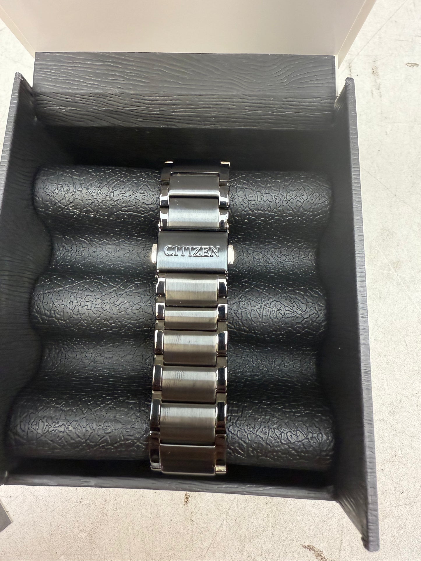 C103) Citizen Axiom Black Dial Men's Watch
Item No. AU1065-58G