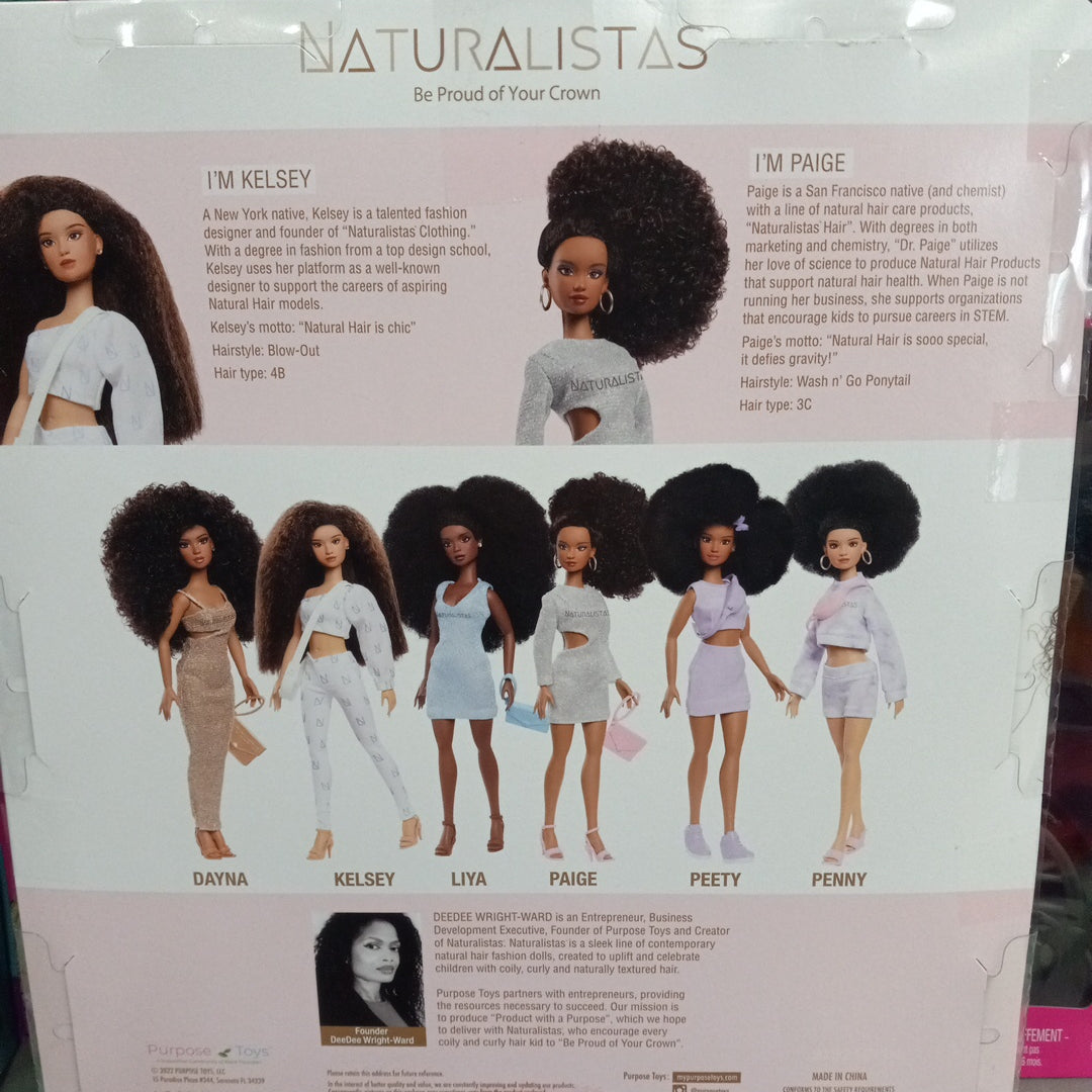 Naturalistas Paige and Kelsey Toy