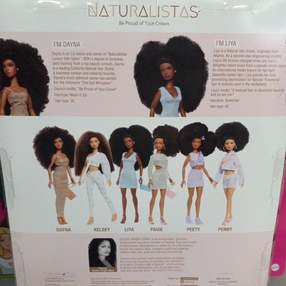 Naturalistas Dayna and Liya Toy