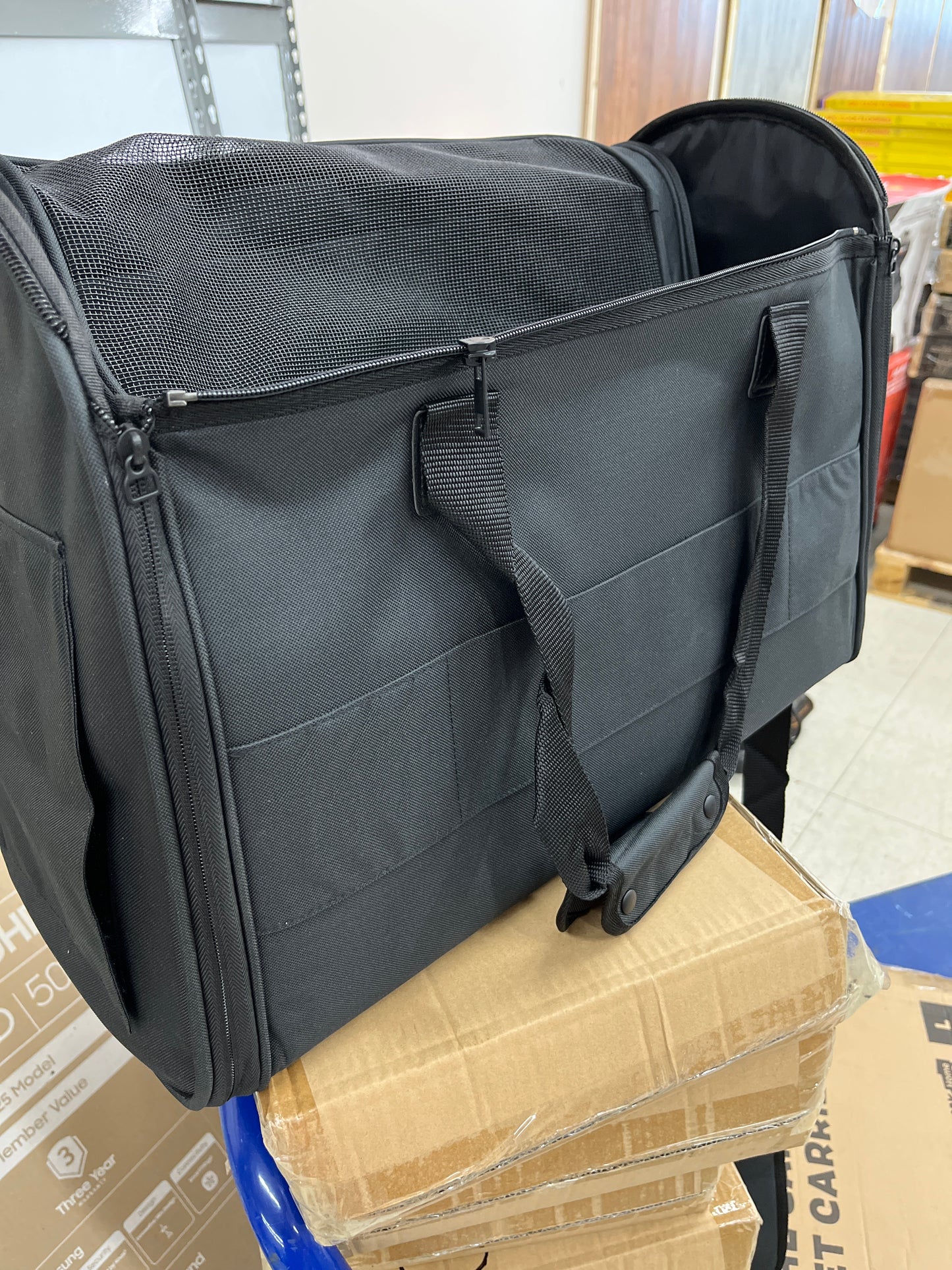 Large pet carrier - black