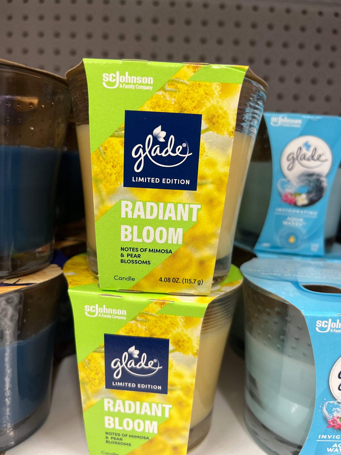 Glade Radiant Bloom candle 3.4oz