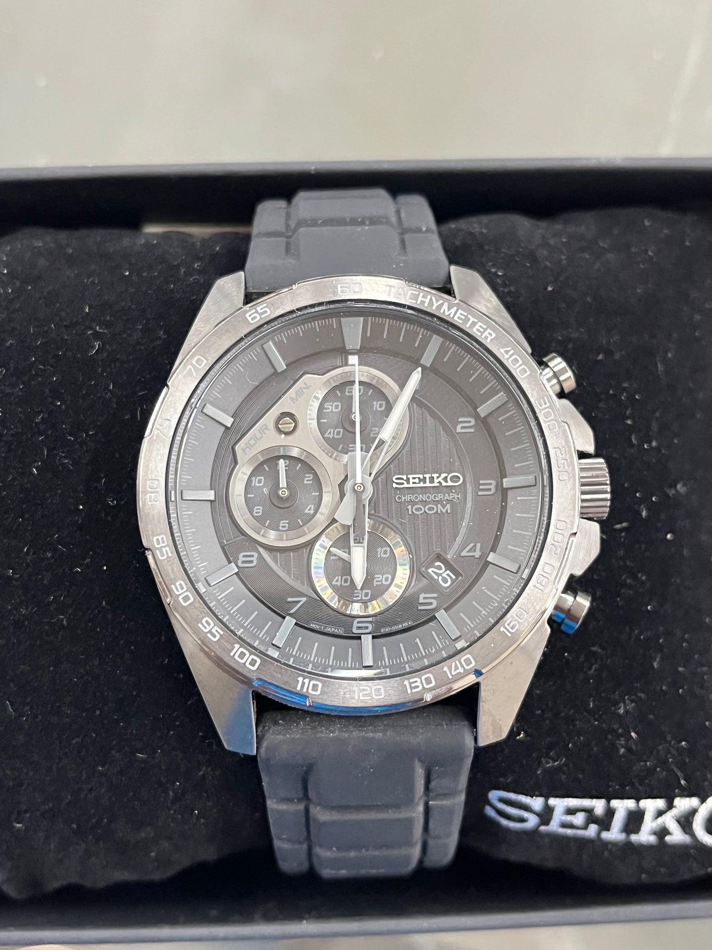 S18) Seiko Motorsport Chronograph Black Dial Men's Watch
Item No. SSB327P1