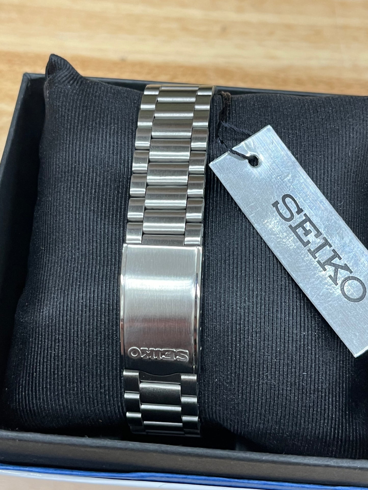 S29) SEIKO Automatic Watch for Men 5-7S Collection - with Day/Date Calendar, Luminous Hands, Stainless Steel Case & Bracelet