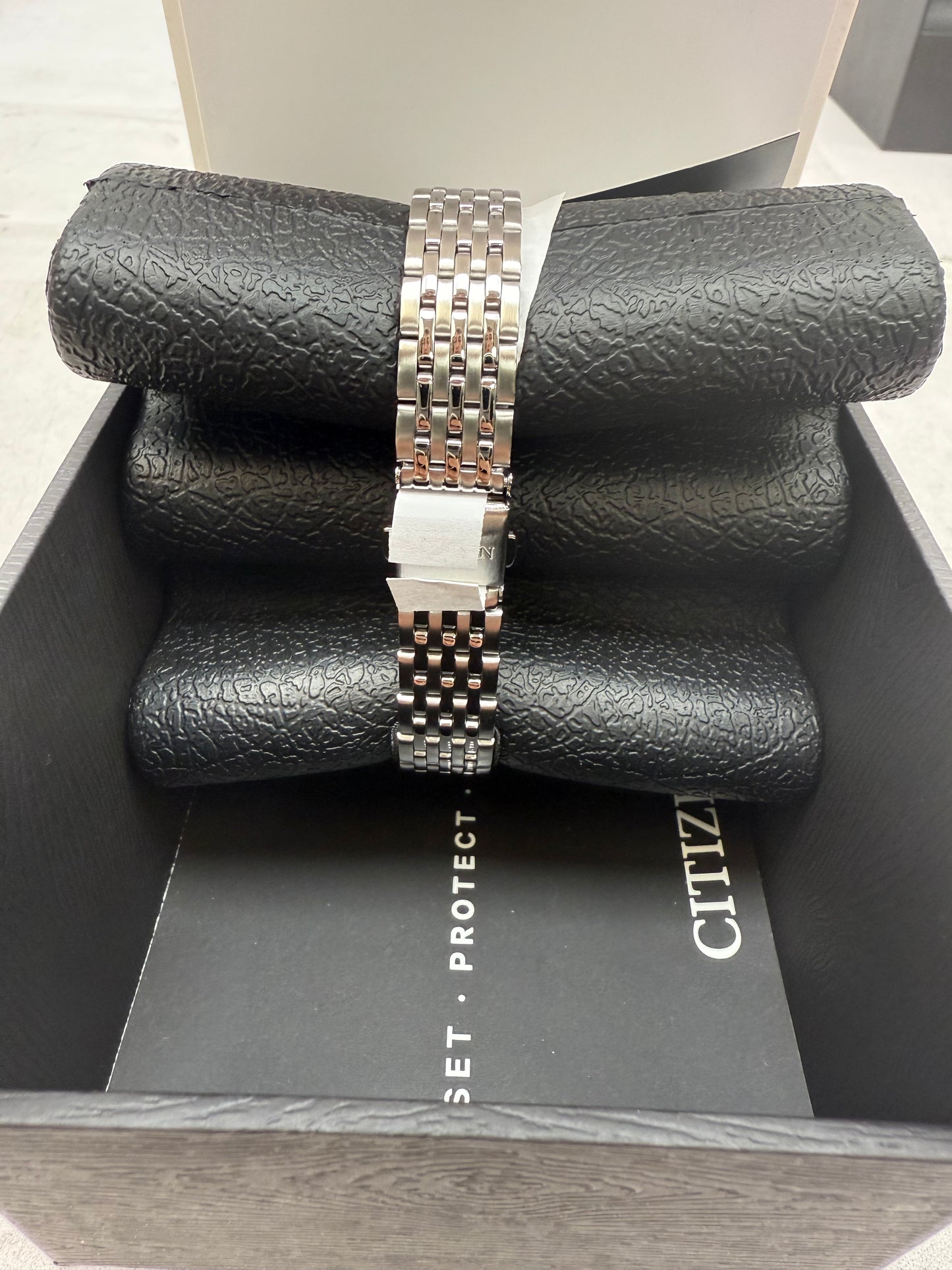 C107) CITIZEN LADIES STAINLESS STEEL SILVER TONE QUARTZ BLACK DIAL WATCH EJ5850-57E