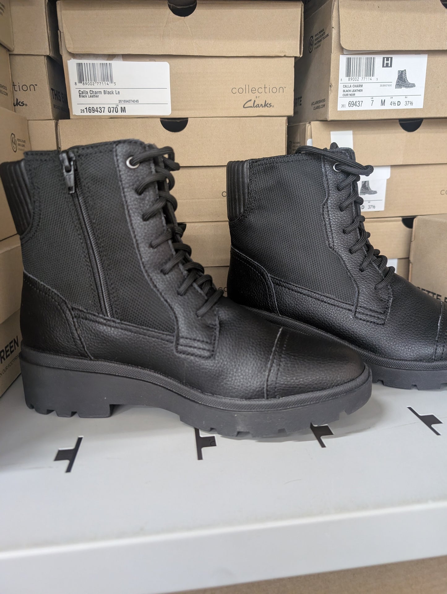 Clarks Size 7 Women's Calla Charm Black Leather Boots